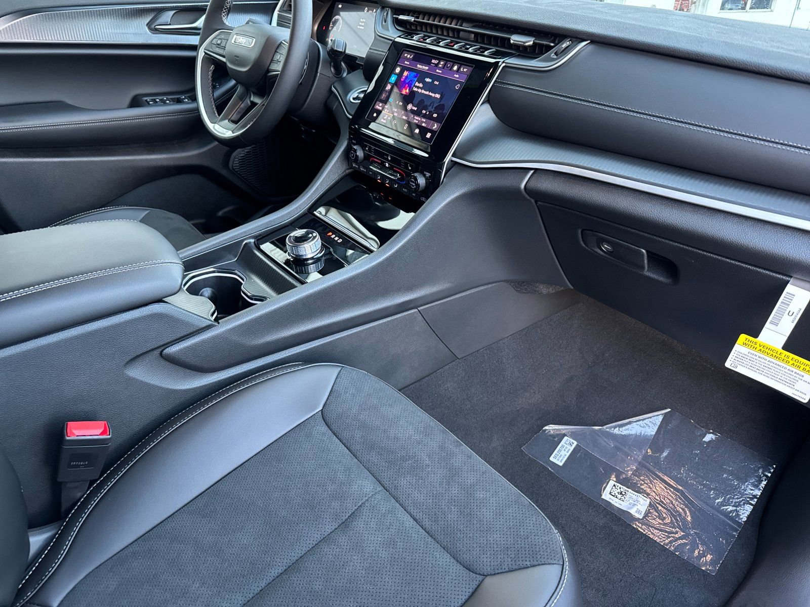 New 2025 Jeep Grand Cherokee Altitude w/ Trailer Tow Package image 16