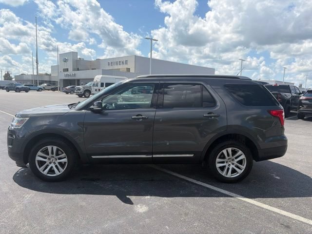Used 2018 Ford Explorer XLT w/ Equipment Group 202A AWD/4WD image 1