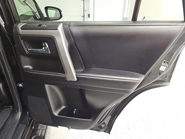 Used 2017 Toyota 4Runner SR5 AWD/4WD image 30