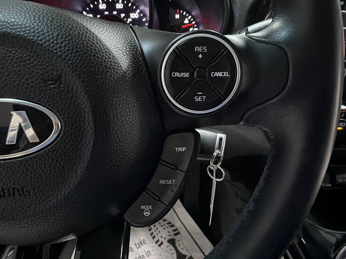 Used 2016 Kia Soul ! FWD image 18