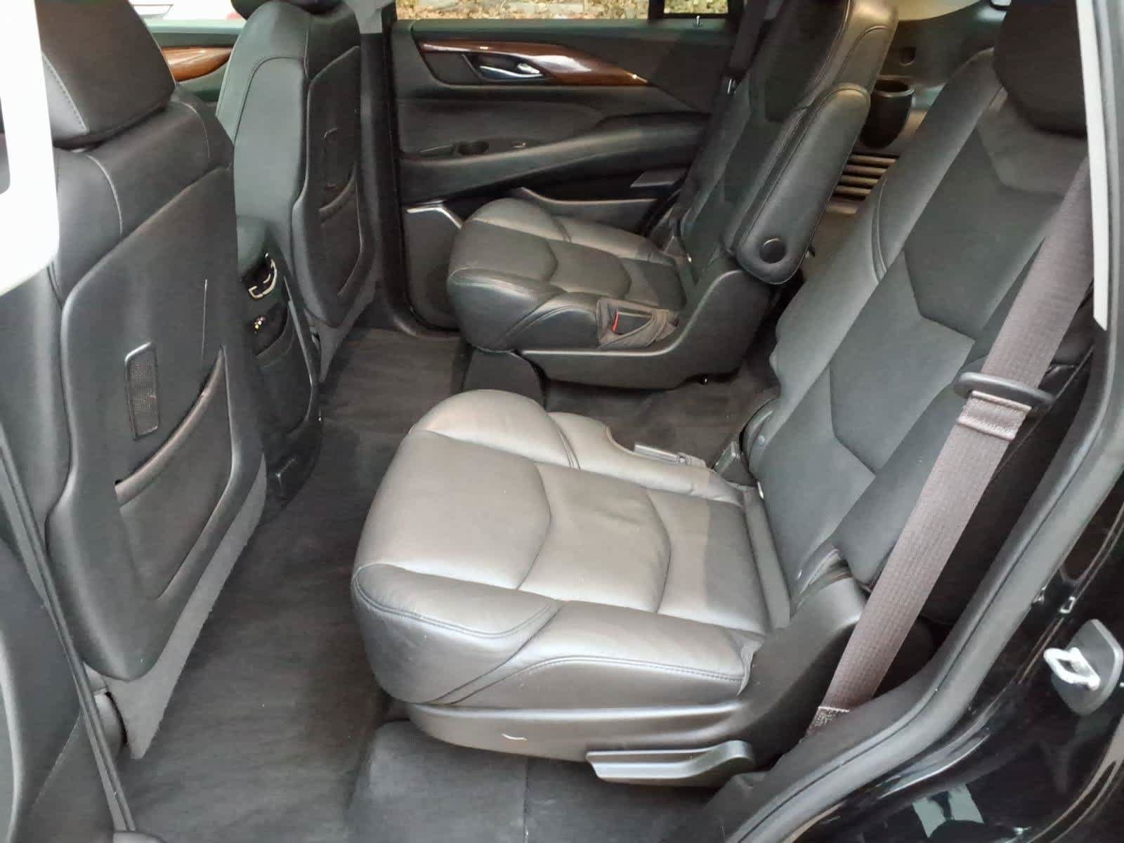Used 2016 Cadillac Escalade Luxury AWD/4WD image 9