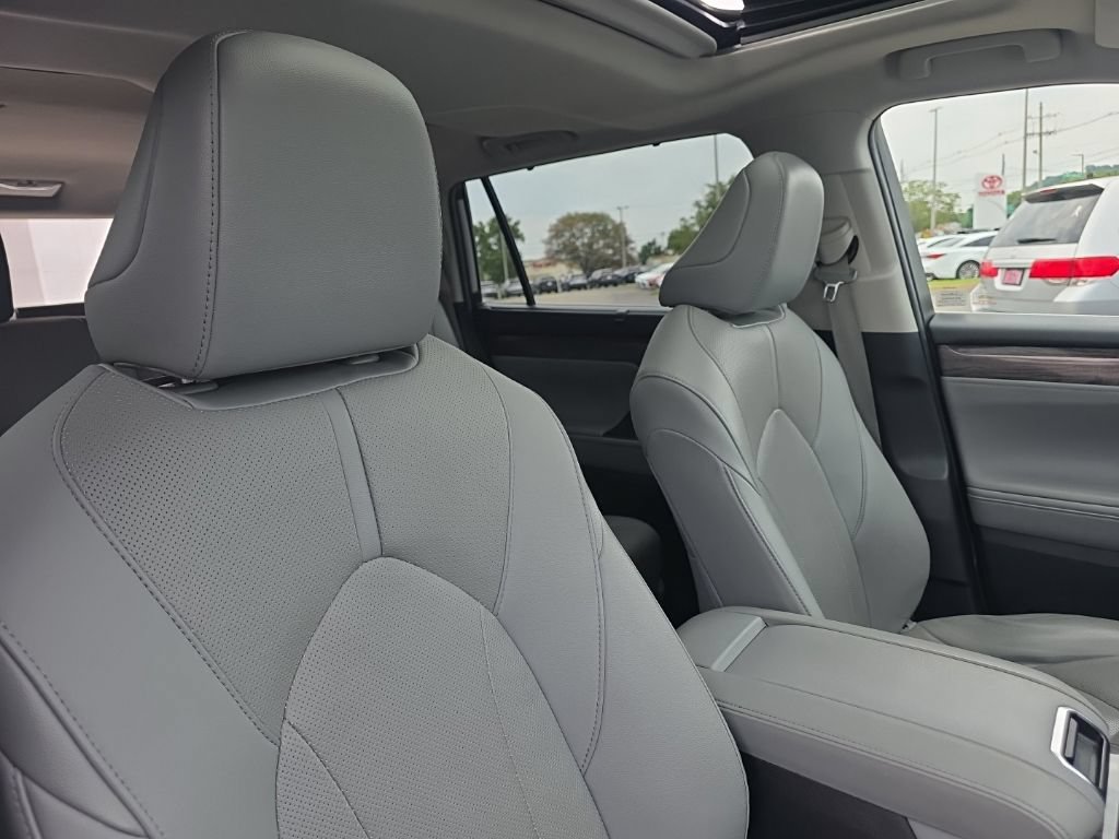 Used 2020 Toyota Highlander Limited AWD/4WD image 13