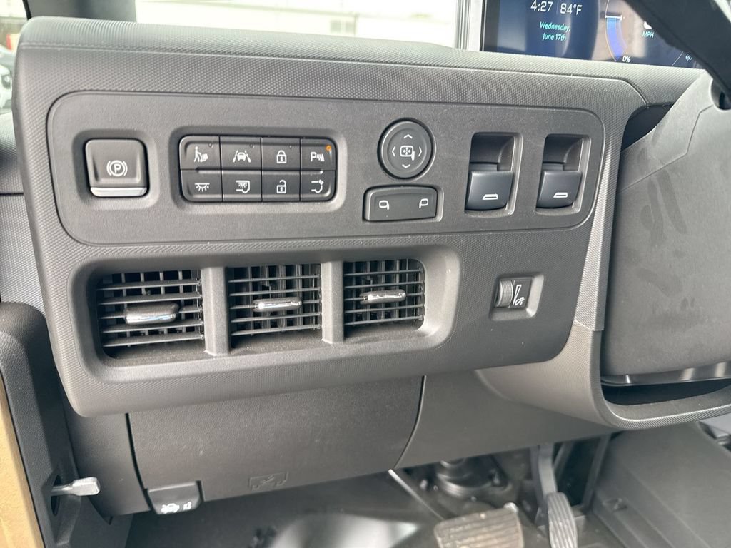 Used 2024 Chevrolet Brightdrop 400 w/ Commercial Equipment Package AWD/4WD image 25