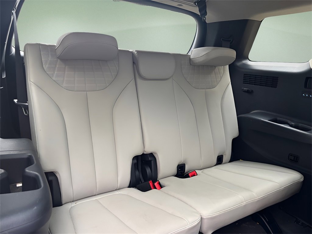 Used 2024 Hyundai Palisade Limited image 13