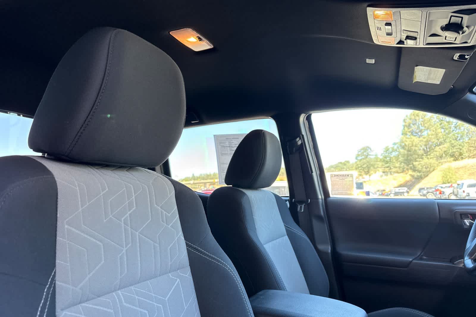Used 2021 Toyota Tacoma TRD Off-Road w/ Technology Package AWD/4WD image 17