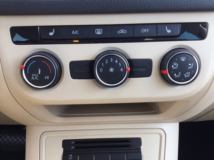 Used 2014 Volkswagen Tiguan SE AWD/4WD image 24