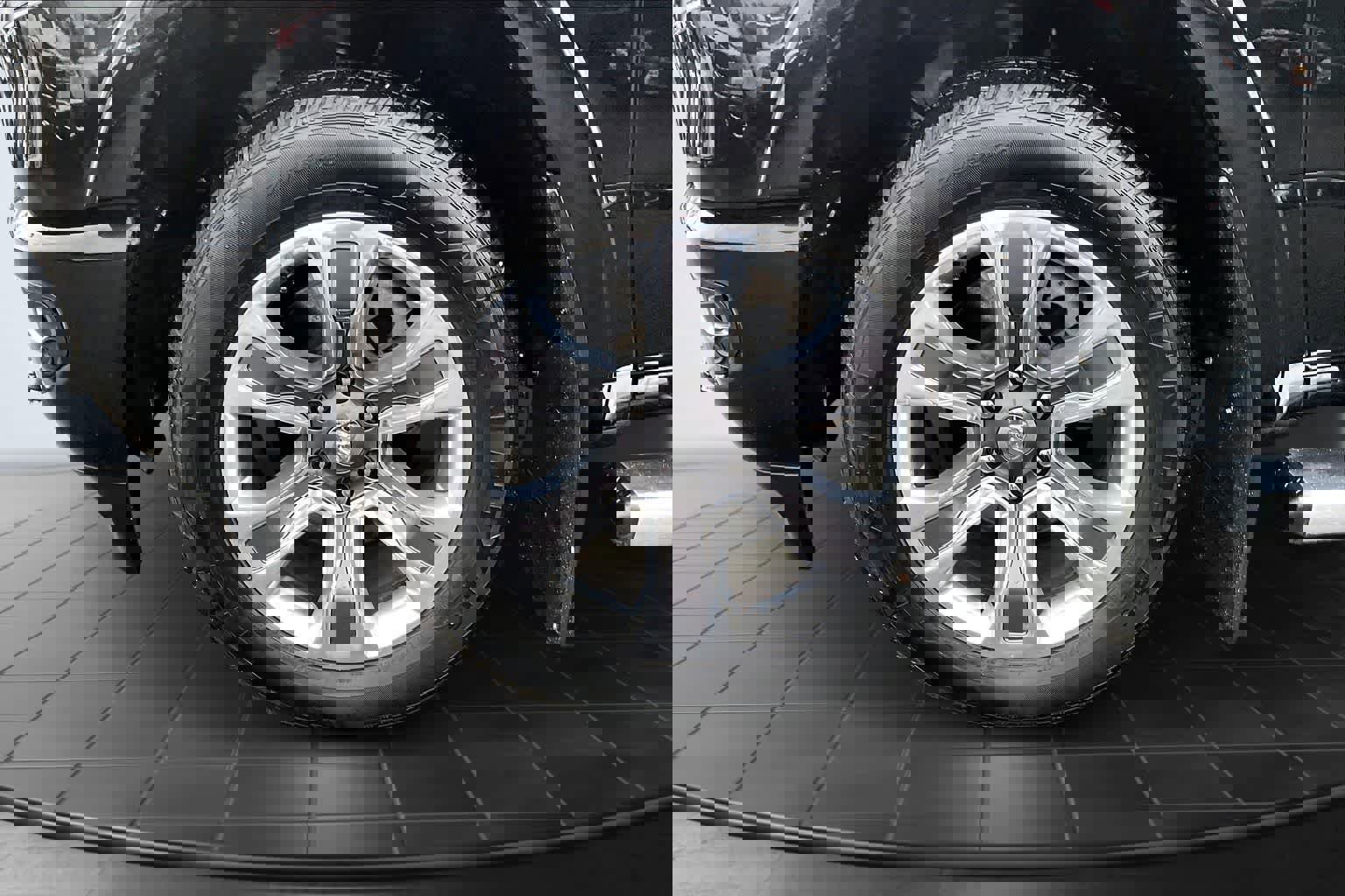 Used 2023 RAM 1500 Limited w/ Body-Colour Bumper Group image 8