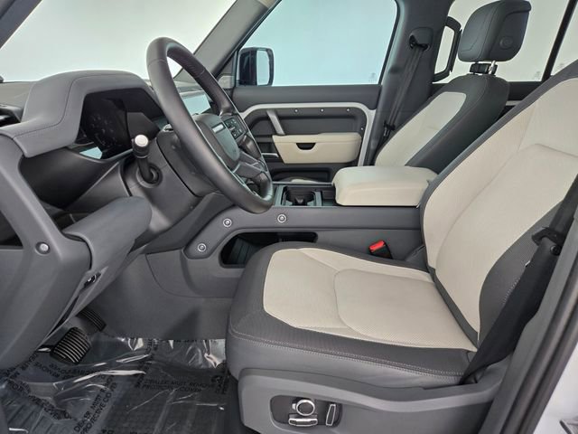 Used 2024 Land Rover Defender 130 X-Dynamic SE image 10