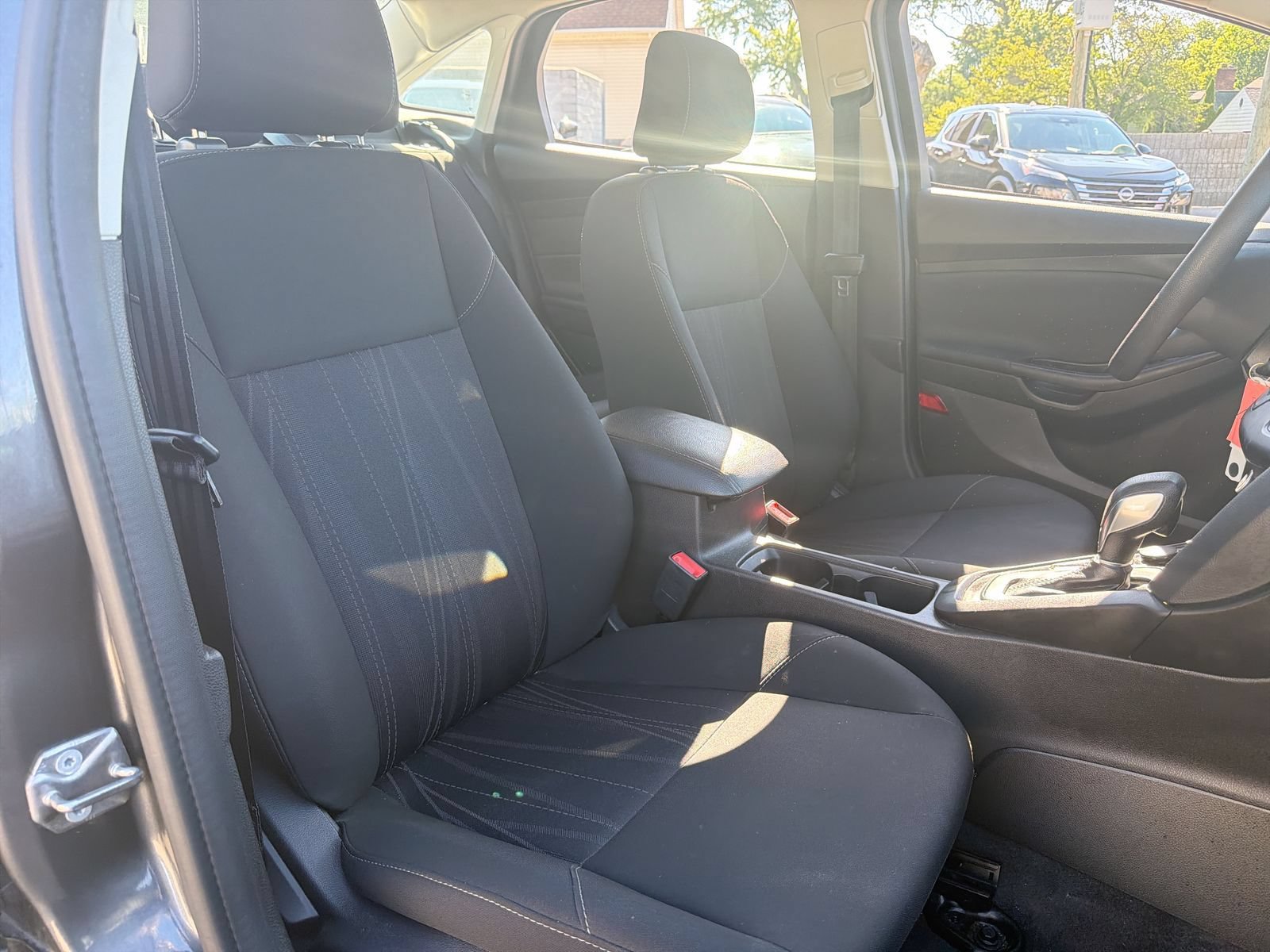 Used 2018 Ford Focus SE FWD image 24