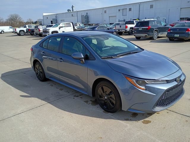 Used 2022 Toyota Corolla LE FWD image 2