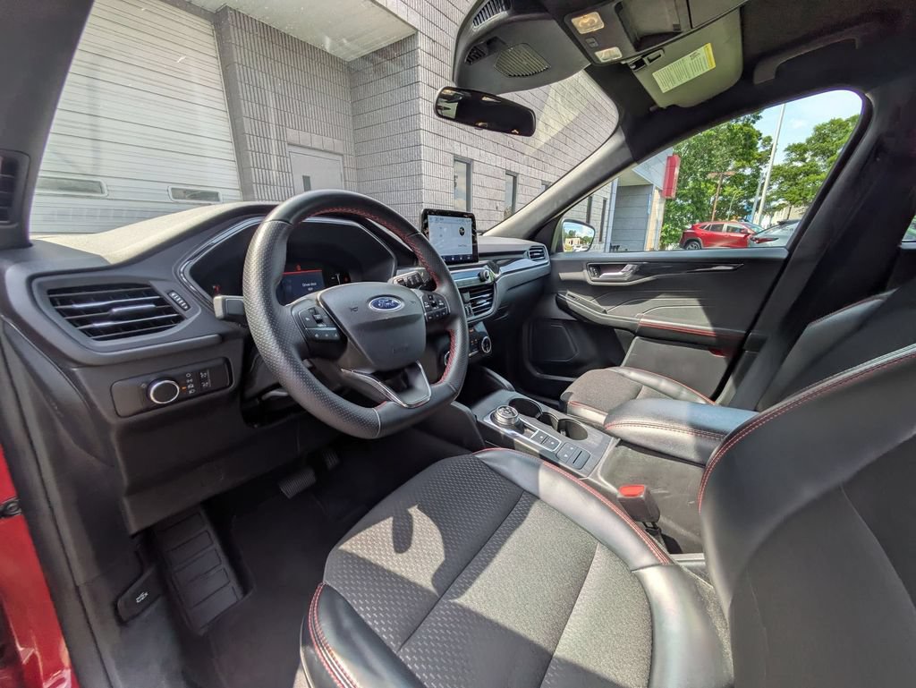 Used 2025 Ford Escape ST-Line FWD image 15