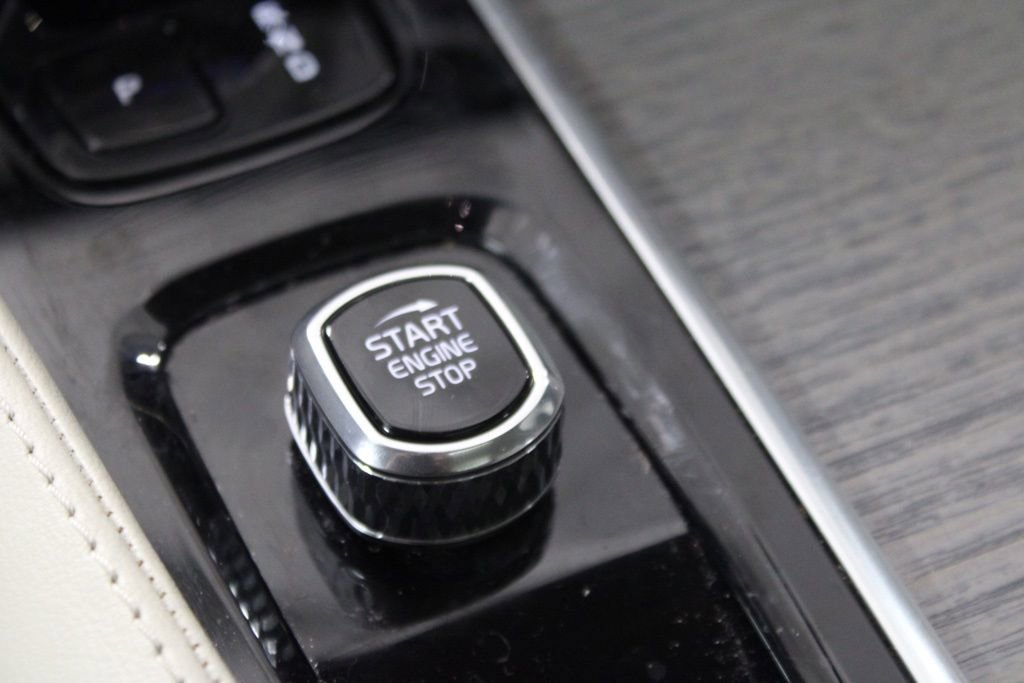 Used 2024 Volvo XC90 B6 Ultimate w/ Lounge Package image 27