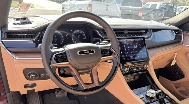 New 2025 Jeep Grand Cherokee Summit image 9