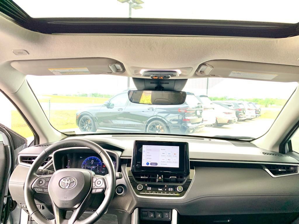 Used 2023 Toyota Corolla Cross XLE w/ Convenience Package image 16