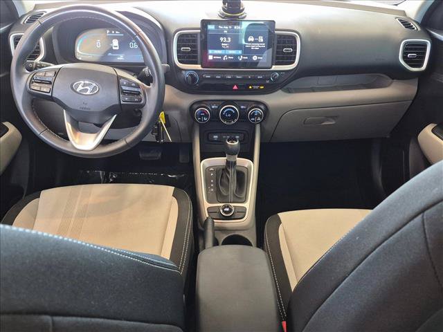 Used 2023 Hyundai Venue SEL FWD image 16