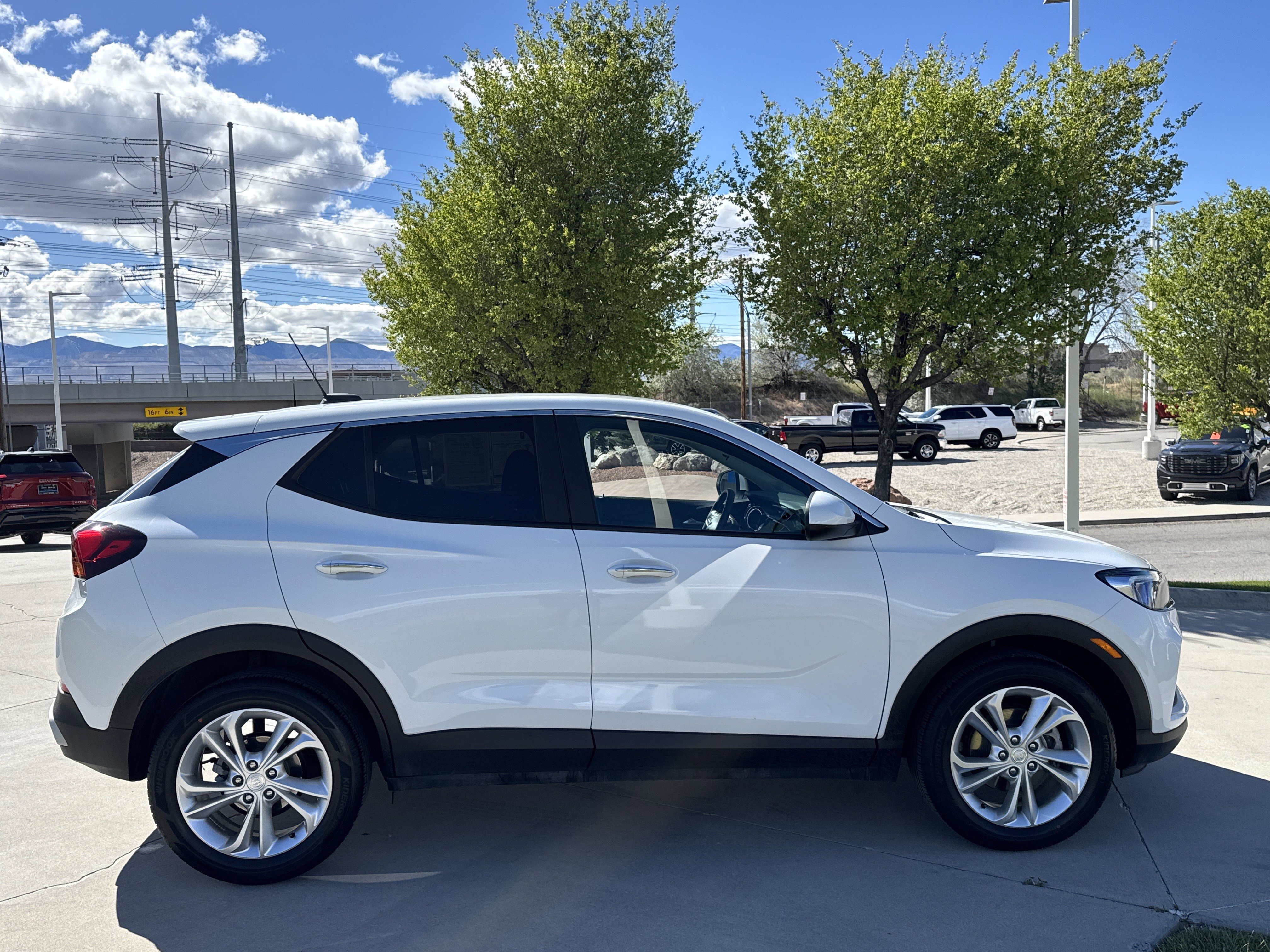 Used 2023 Buick Encore GX Preferred w/ Cold Weather Comfort Package FWD image 6