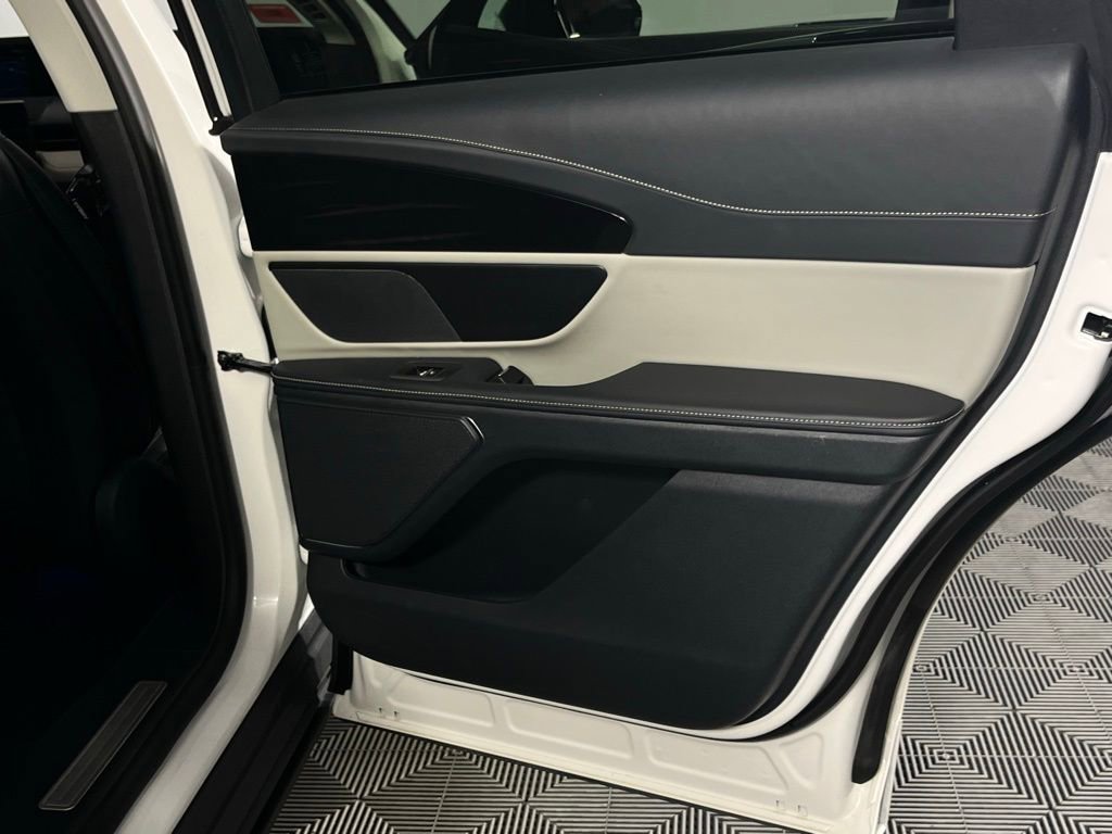 Used 2024 Lincoln Nautilus Reserve AWD/4WD image 30