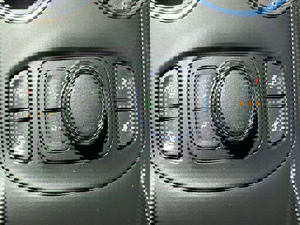 Certified 2023 GMC Terrain SLT w/ Elevation Edition AWD/4WD image 27