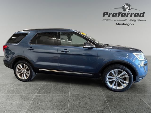 Used 2018 Ford Explorer XLT w/ Equipment Group 202A AWD/4WD image 8