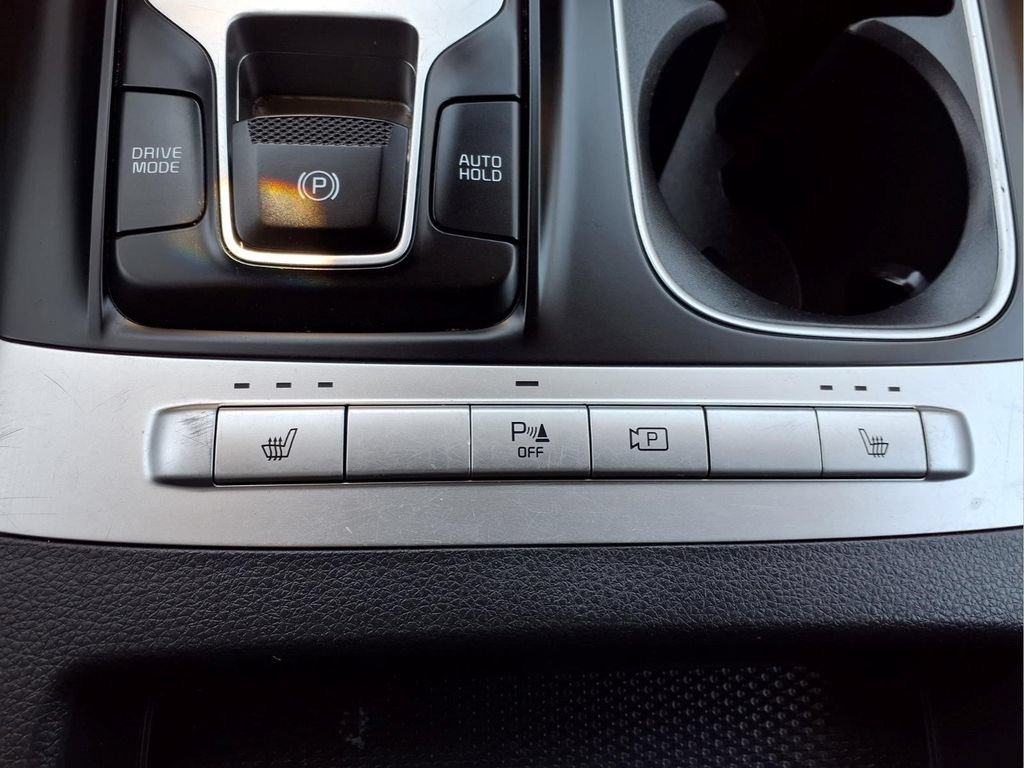 Used 2024 Kia Carnival LX FWD image 15