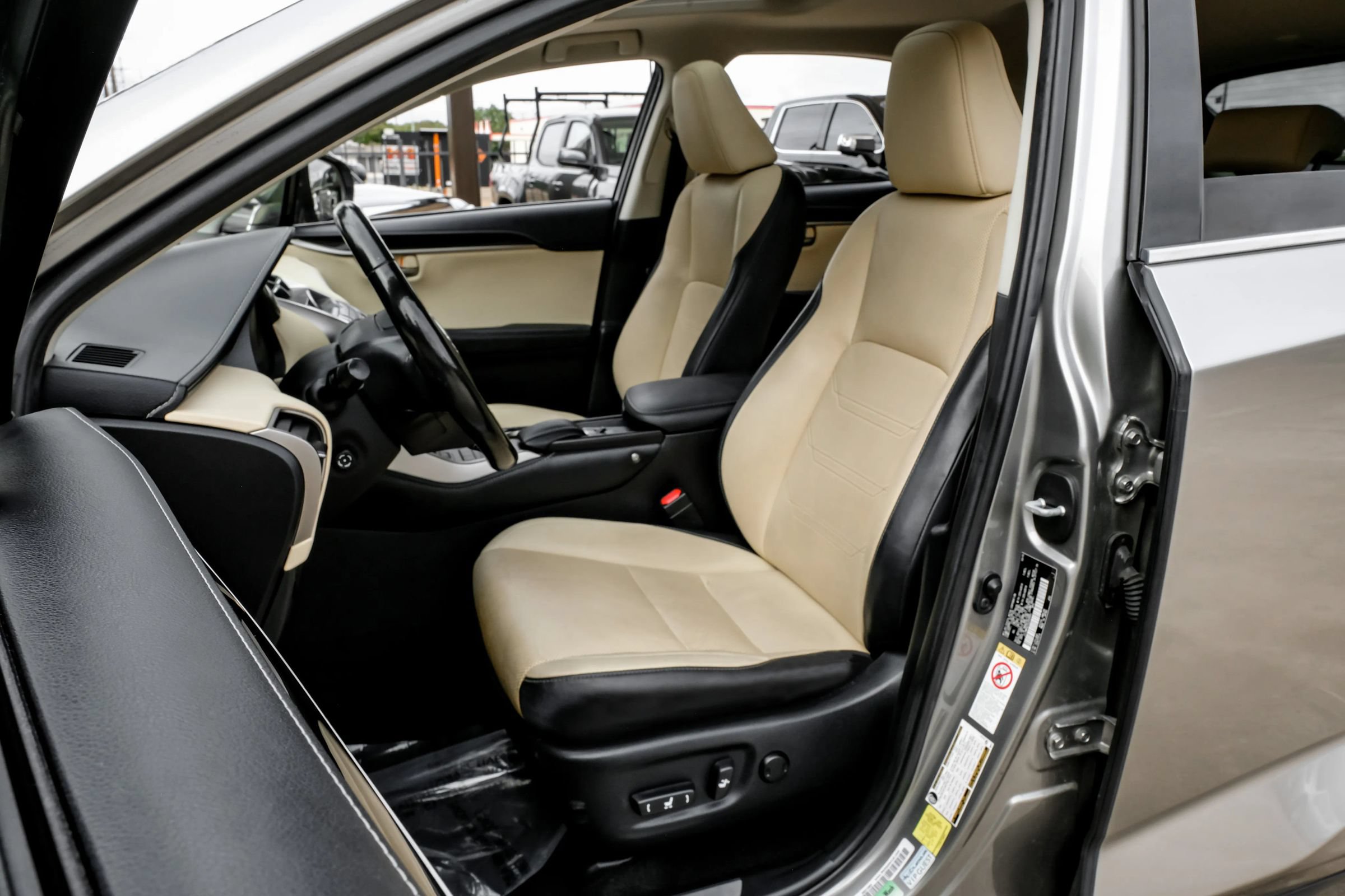 Used 2016 Lexus NX 300h FWD w/ Luxury Package image 37