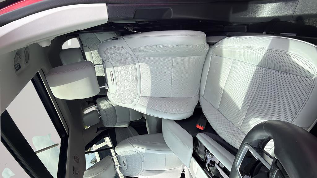 Used 2025 Ford Explorer Platinum w/ LUX Leather Package AWD/4WD image 31