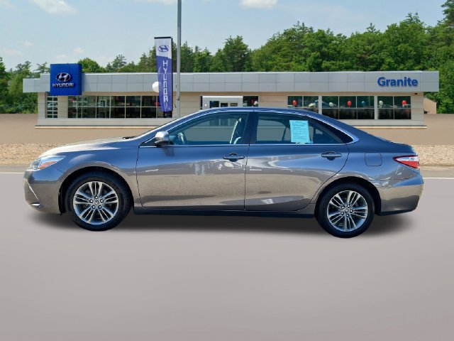 Used 2017 Toyota Camry SE w/ Moonroof Package FWD image 10