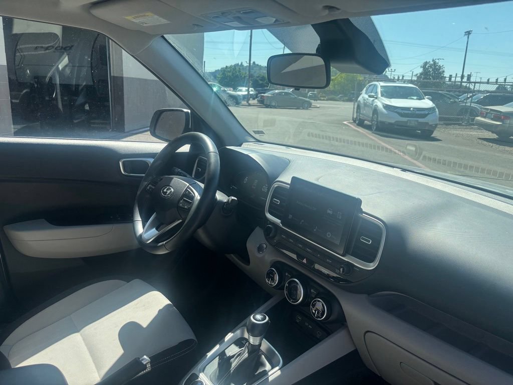 Used 2025 Hyundai Venue SEL FWD image 15