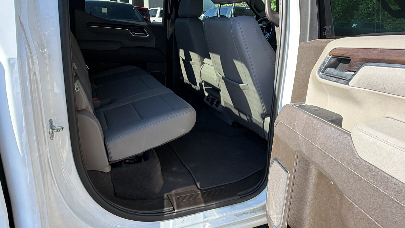 Used 2025 GMC Sierra 1500 SLT AWD/4WD image 21