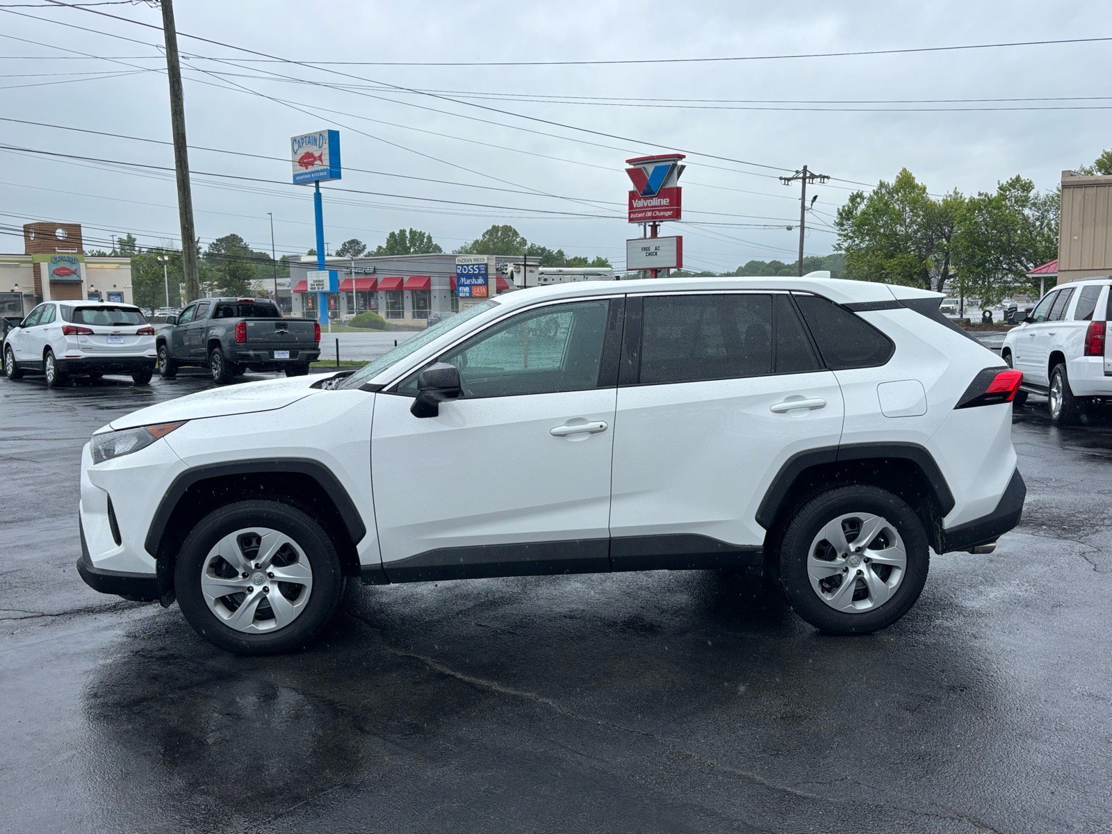 Used 2022 Toyota RAV4 LE FWD image 4