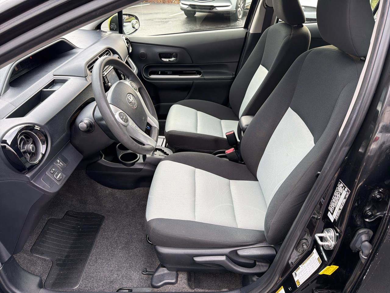Used 2016 Toyota Prius C Persona Series image 6