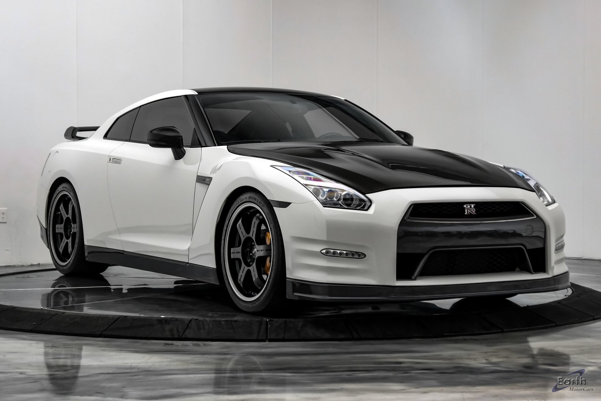 Used 2014 Nissan GT-R Black Edition AWD/4WD image 29