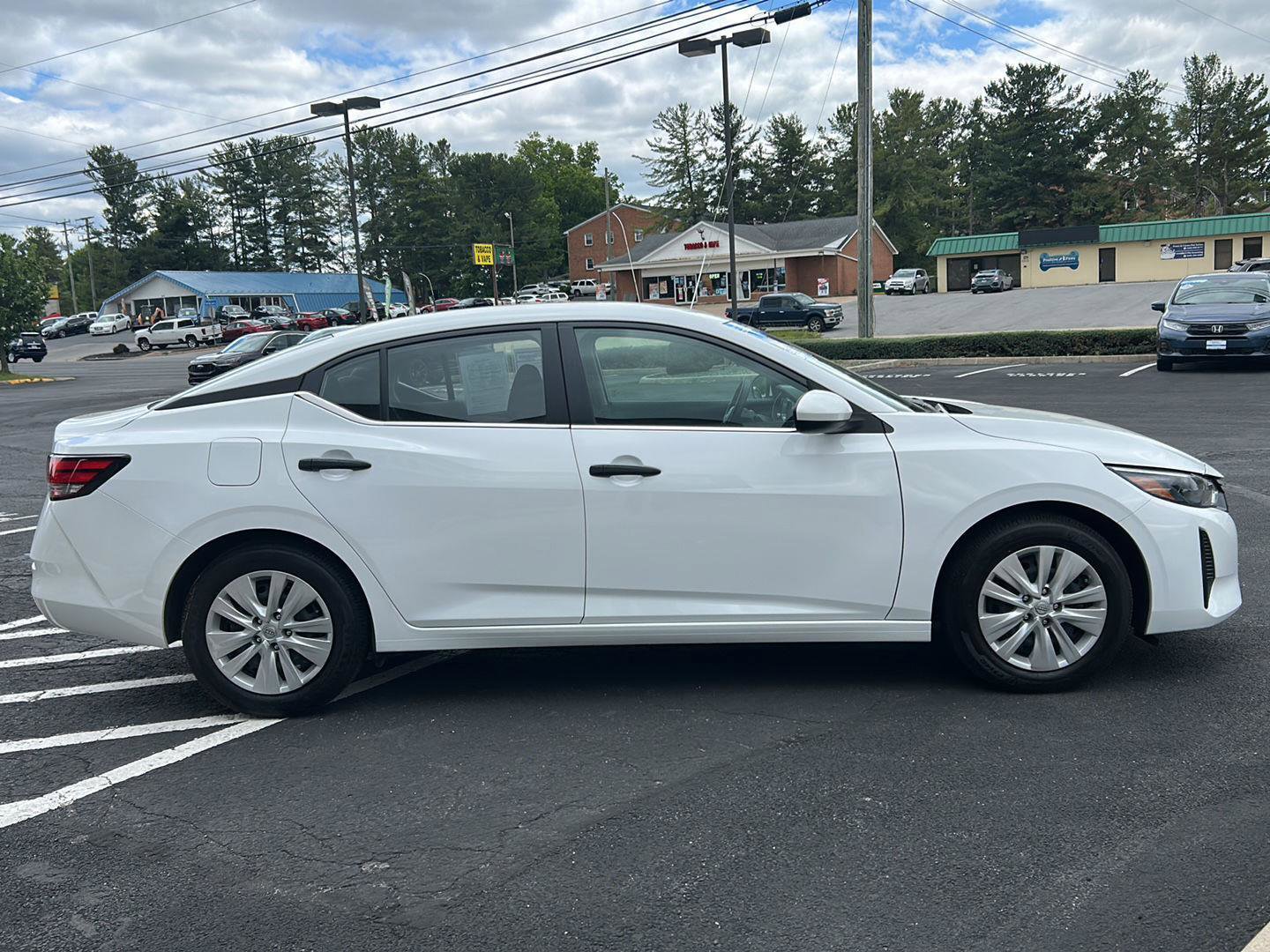 Used 2025 Nissan Sentra S FWD image 9