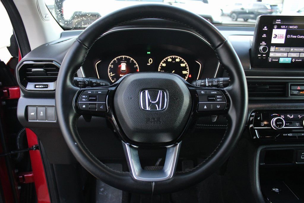 Used 2023 Honda Pilot Touring image 12