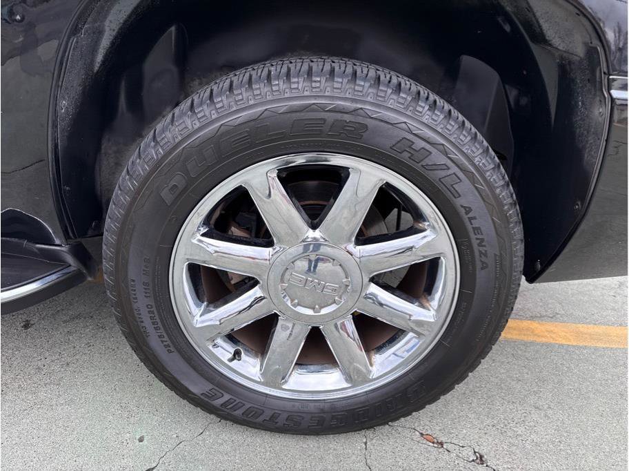 Used 2010 GMC Yukon Denali image 10
