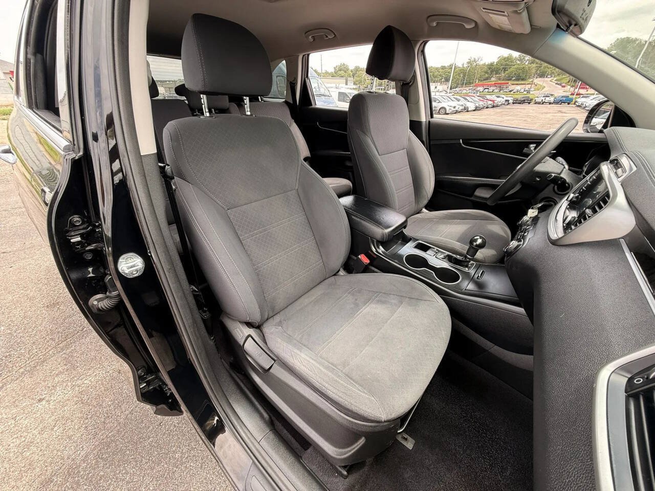 Used 2018 Kia Sorento FWD image 8