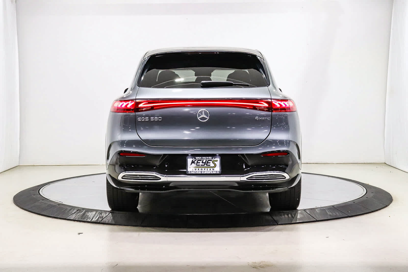 Certified 2023 Mercedes-Benz EQS 580 4MATIC SUV image 3