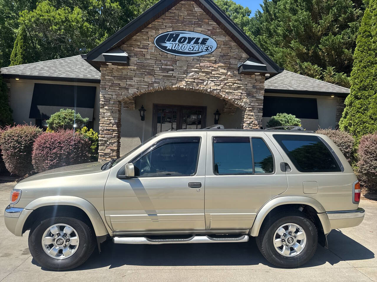 Used 1999 Nissan Pathfinder LE