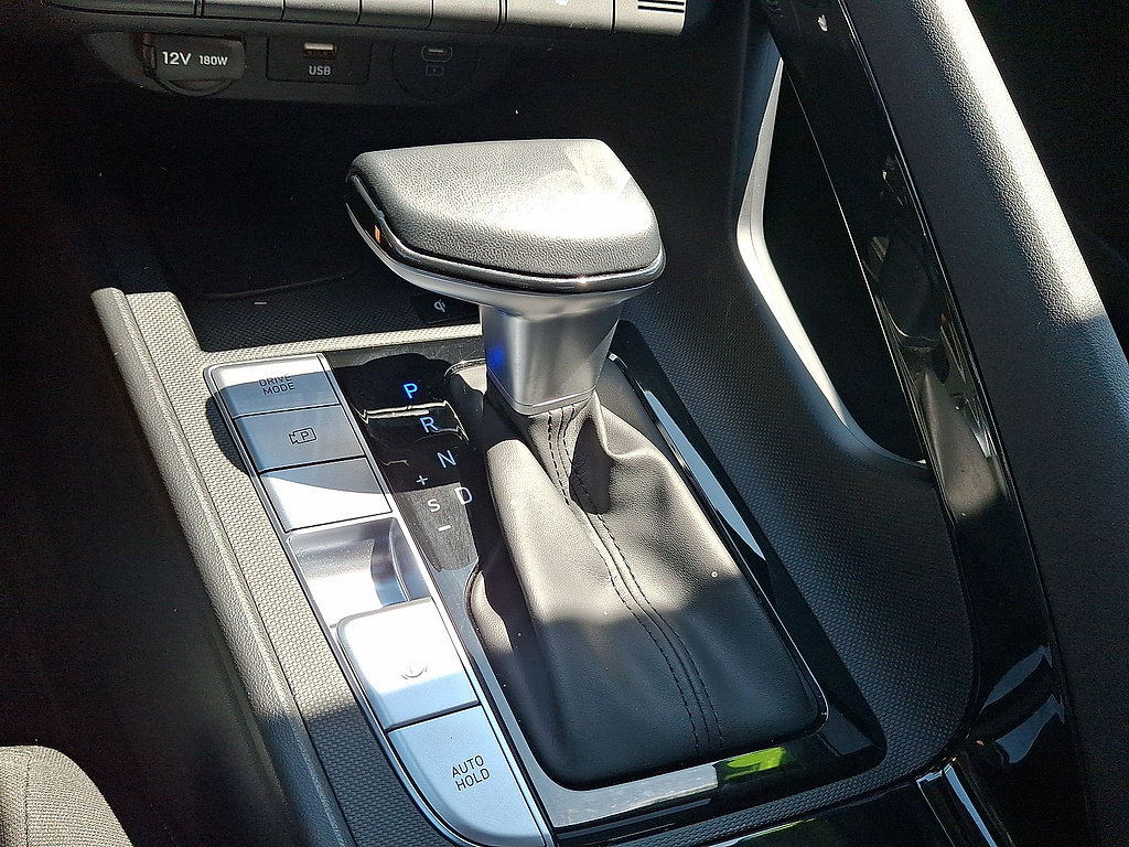 Certified 2025 Hyundai Elantra SEL FWD image 12