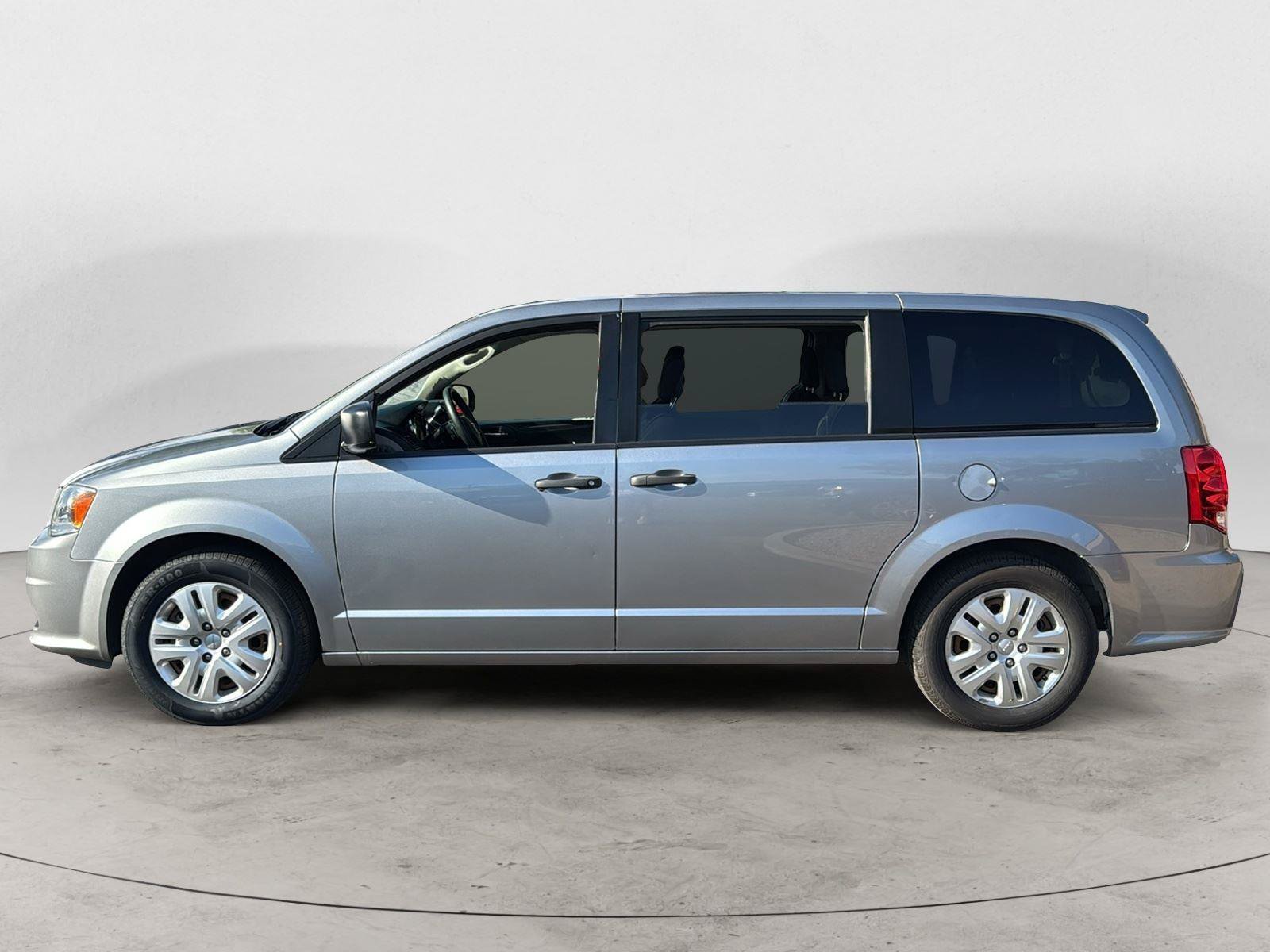 Used 2019 Dodge Grand Caravan SE FWD image 3