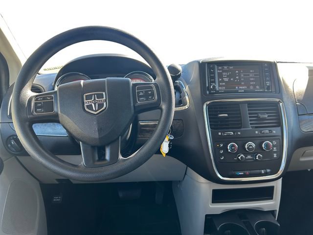 Used 2019 Dodge Grand Caravan SE w/ UConnect Hands-Free Group image 12