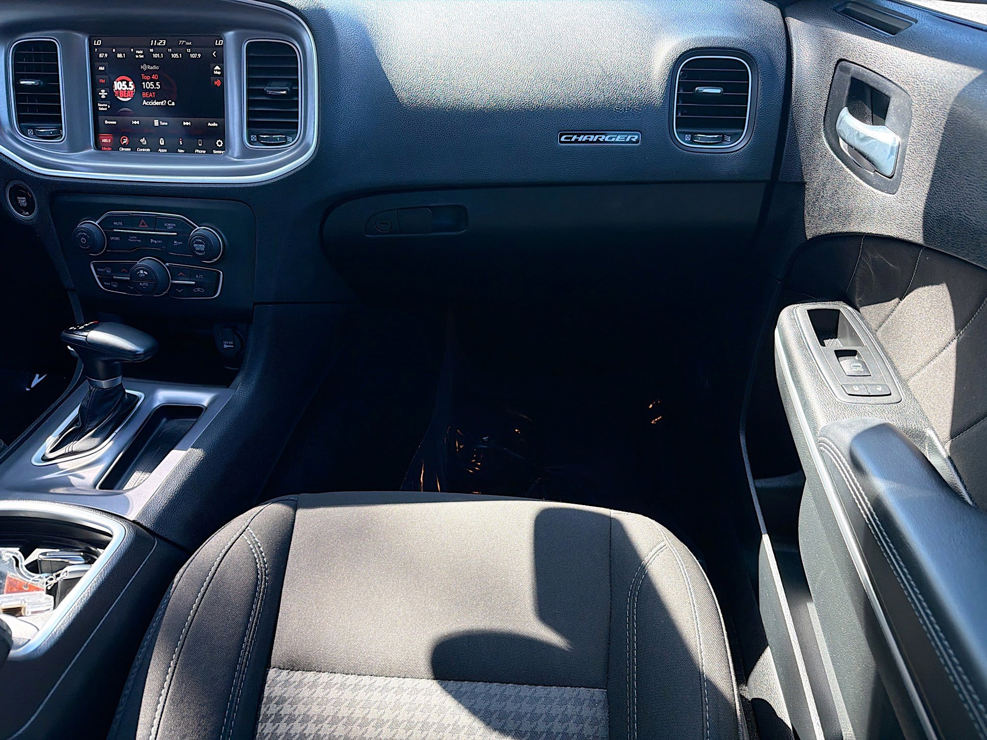 Used 2022 Dodge Charger SXT w/ Driver Convenience Group image 17