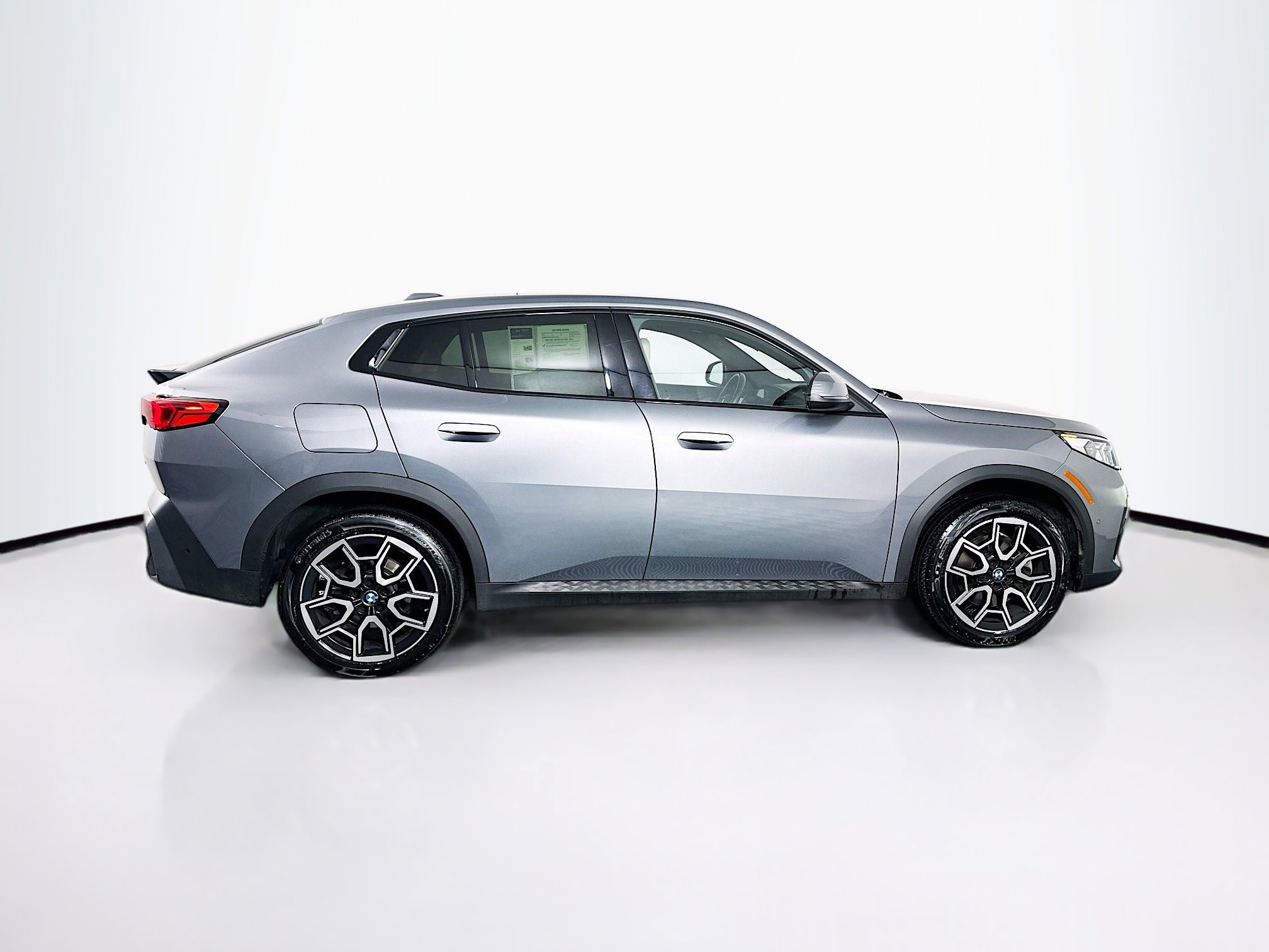 Used 2025 BMW X2 xDrive28i image 10