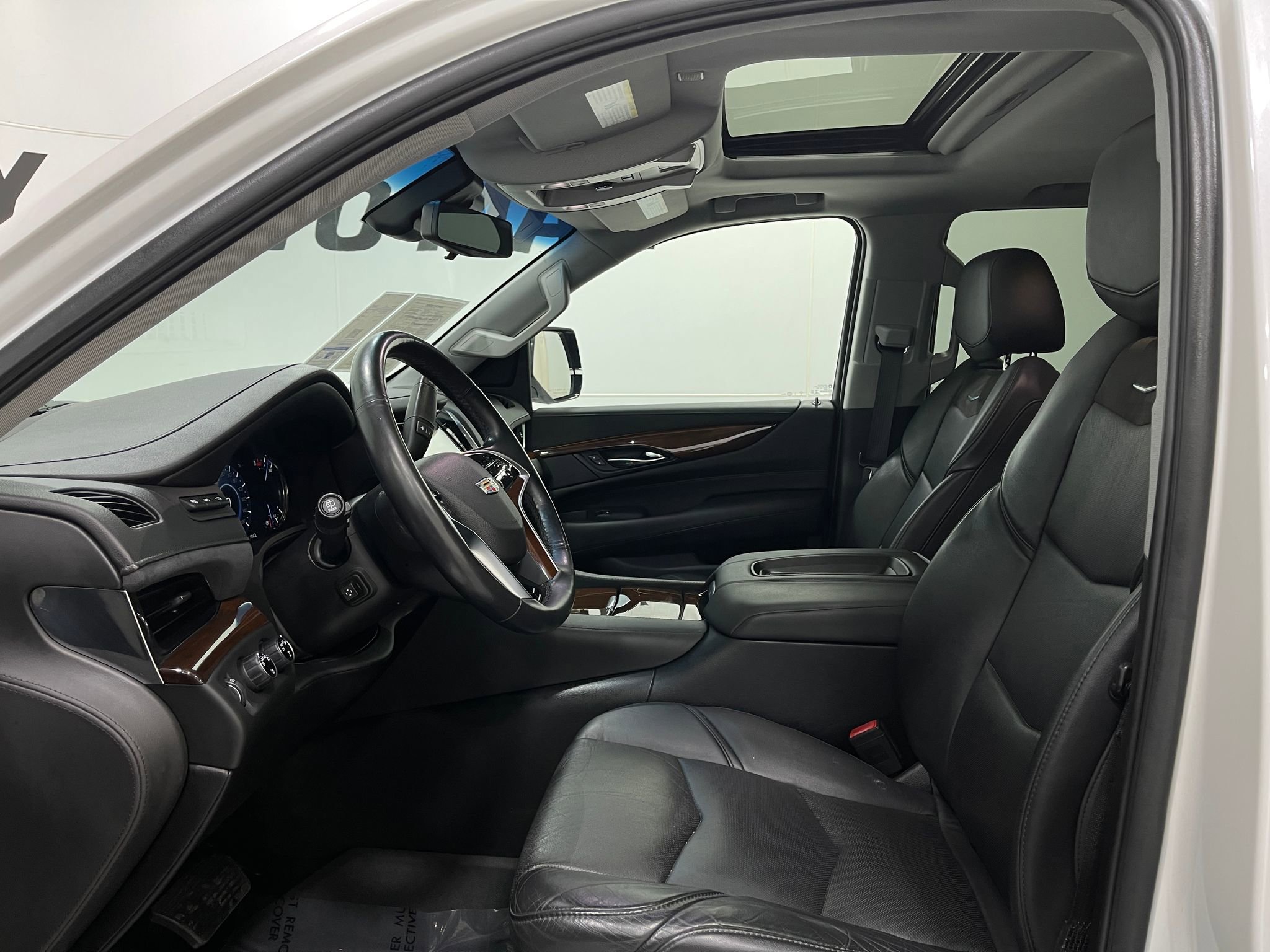 Used 2018 Cadillac Escalade Luxury w/ LPO, Radiant Package image 19