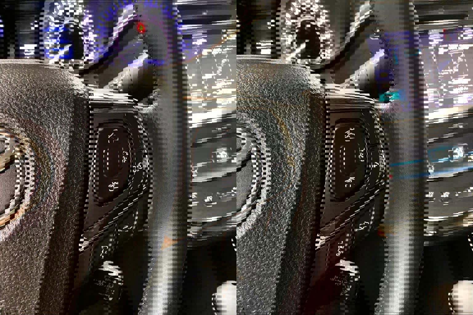 Used 2016 Toyota Avalon Limited w/ Toyota Safety Sense Package image 22