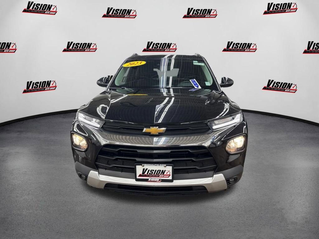 Used 2023 Chevrolet TrailBlazer LT image 2