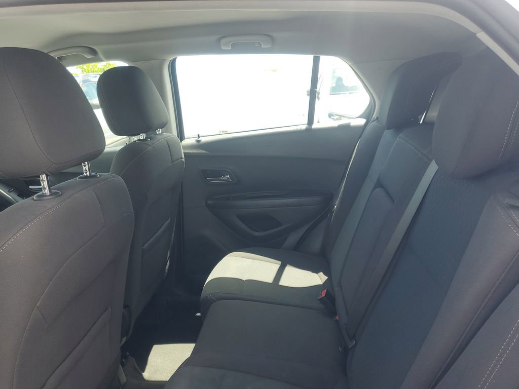 Used 2022 Chevrolet Trax LS image 10