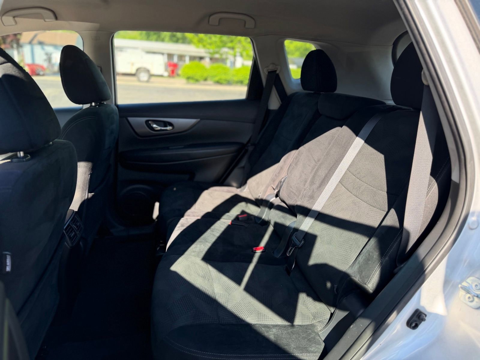 Used 2015 Nissan Rogue S image 25