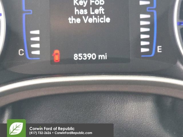 Used 2023 Chrysler Voyager LX image 14