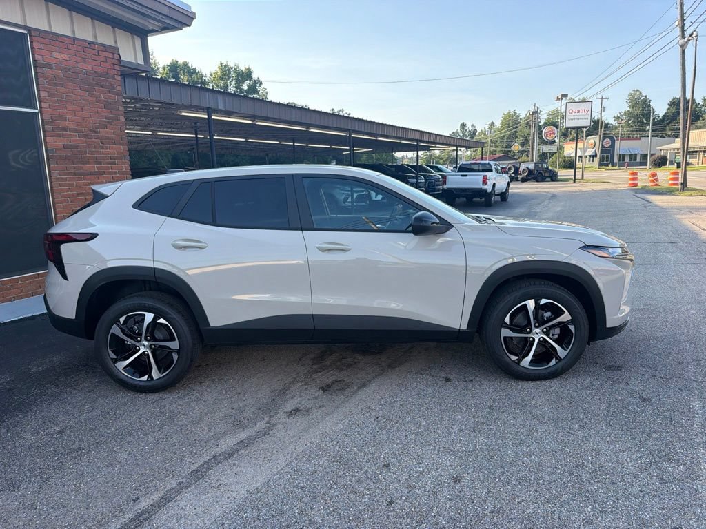 New 2026 Chevrolet Trax RS w/ Sunroof Package FWD image 4